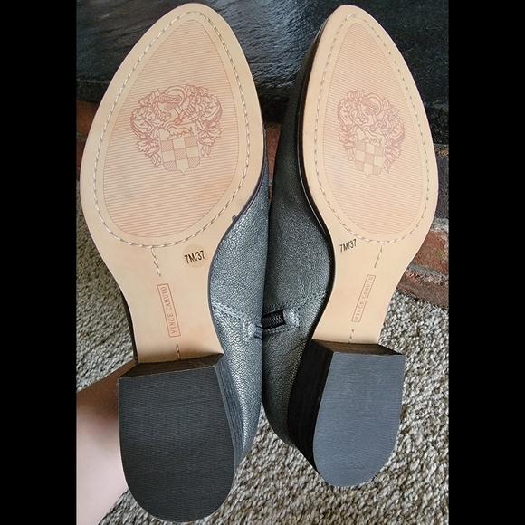 Brand New Women's Size 7 Vince Camuto Silver Metallic Leather Ankle Boots - Picture 8 of 8